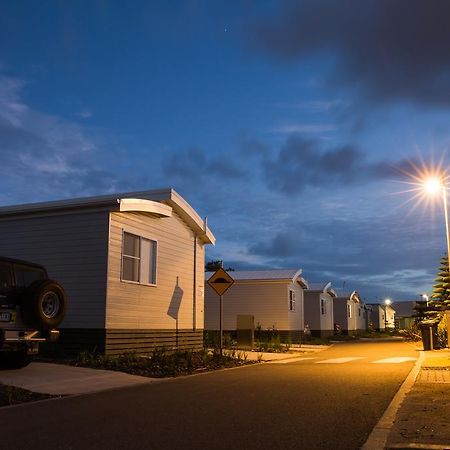 Nrma Stockton Beach Holiday Park Quarto foto